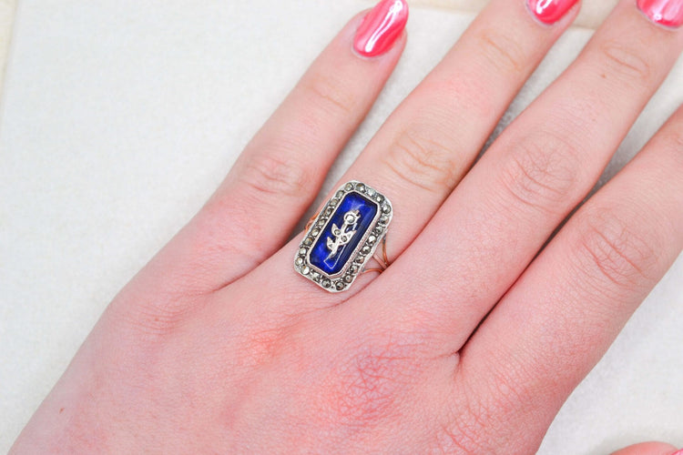 Bague 51 Bague victorienne rectangulaire en or rose, argent, émail et marcassites 58 Facettes 3953