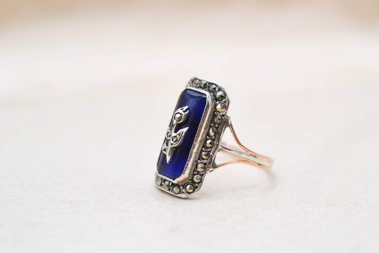 Bague 51 Bague victorienne rectangulaire en or rose, argent, émail et marcassites 58 Facettes 3953