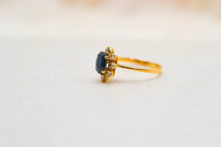 Bague 53 Bague marguerite en or jaune, saphir et diamants 58 Facettes 3985