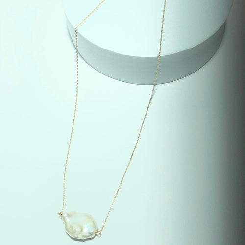 Collier en or jaune 18 carats et perle baroque 58 Facettes 260138
