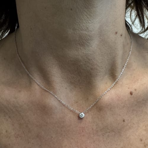 Collier point lumière en or blanc et diamant 0,18 ct 58 Facettes 39236