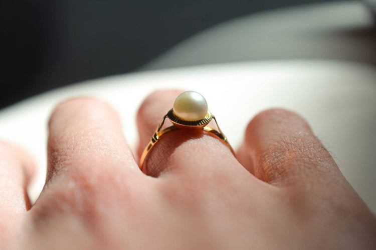 Bague 55 Bague solitaire en or jaune et perle de culture 58 Facettes Ref3965