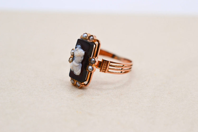 Bague 54 Bague camée en or rose 18 carats et perles 58 Facettes 3931