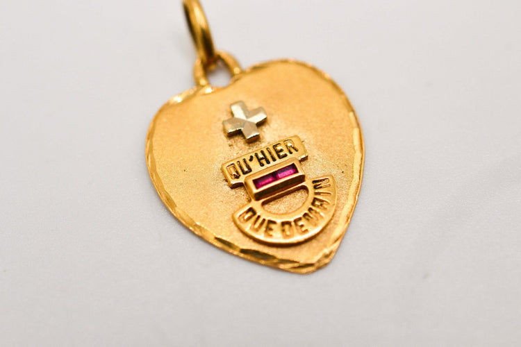 Pendentif Augis - Médaille cœur en or jaune 18 carats et rubis 58 Facettes 3969