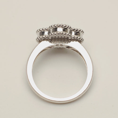53 Van Cleef & Arpels Vintage Alhambra - Bague guillochée en or blanc 58 Facettes