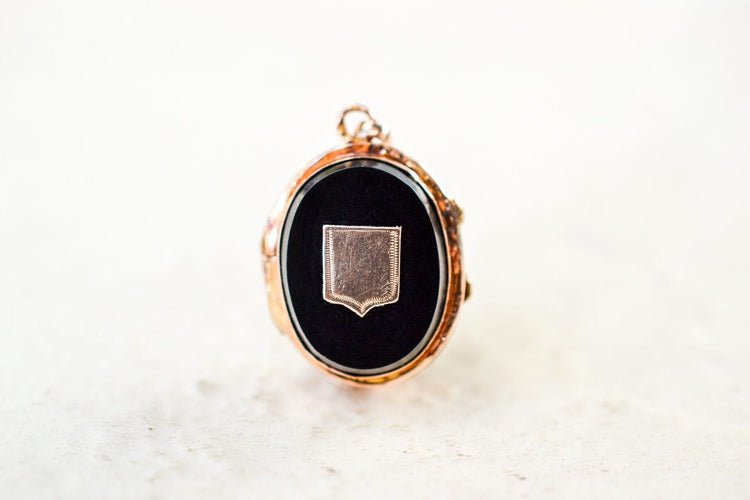 Médaillon - Pendentif ouvrant en or jaune 18 carats et onyx 58 Facettes 3903