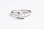 51 Bague solitaire en platine avec diamant taille émeraude 58 Facettes BO/190194