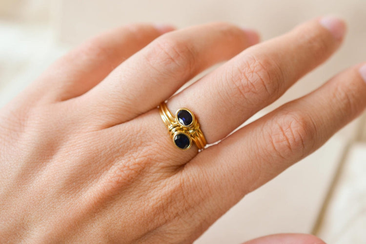 Bague Toi et Moi en or jaune 18 carats et saphirs 58 Facettes Ref3581