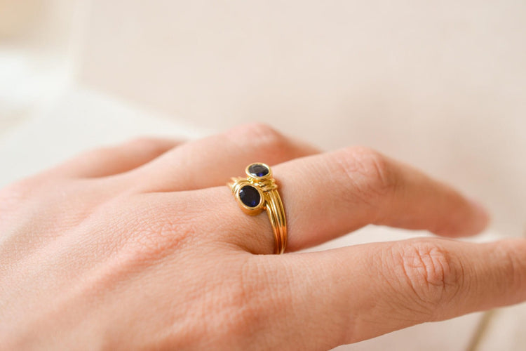 Bague Toi et Moi en or jaune 18 carats et saphirs 58 Facettes Ref3581