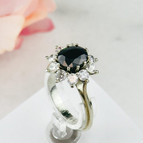 Bague 56 Bague en or blanc avec saphir et diamants 58 Facettes 1603
