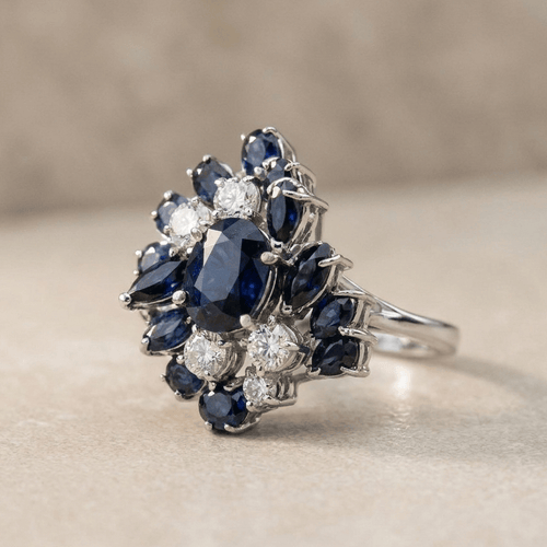55 Bague en or blanc avec diamants et saphirs 58 Facettes 1601