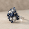 55 Bague en or blanc avec diamants et saphirs 58 Facettes 1601