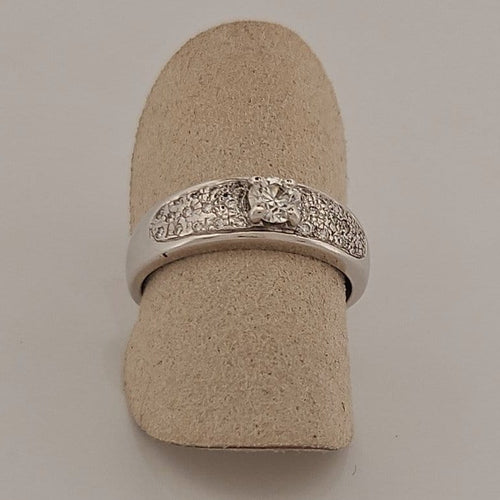 Bague en or blanc avec diamants