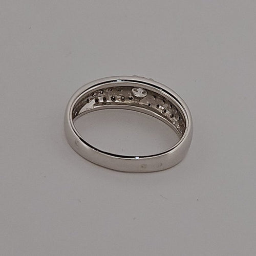 Bague en or blanc avec diamants