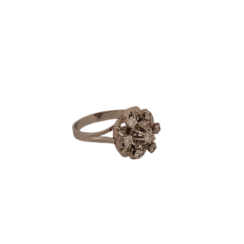Bague entourage en or blanc 18 carats et brillants