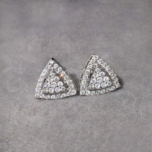 Boucles d'oreilles AITCHES - Boucles d'oreilles triangle en or blanc 18K et diamants 58 Facettes GER1044WG