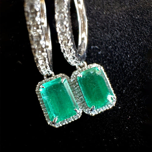 Boucles d'oreilles AITCHES - Boucles d'oreilles pendantes émeraudes et diamants en or blanc 18K 58 Facettes GER1019WG