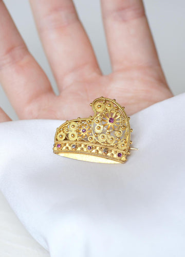 Broche Broche ancienne corne ducale en or jaune, rubis et diamants 58 Facettes