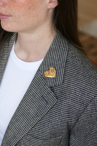 Broche Broche ancienne corne ducale en or jaune, rubis et diamants 58 Facettes