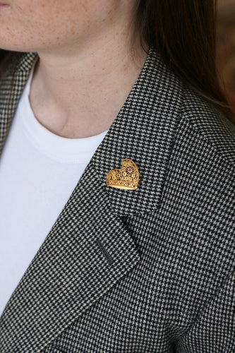 Broche Broche ancienne corne ducale en or jaune, rubis et diamants 58 Facettes
