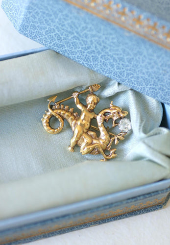 Broche Broche ancienne Amour au dragon en or jaune et diamant 58 Facettes