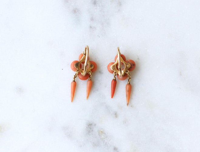 Boucles d'oreilles Parure ancienne - Collier, boucles d'oreilles et bague en or, argent et corail 58 Facettes