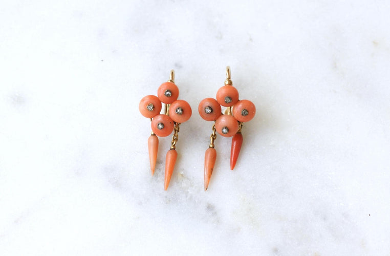 Boucles d'oreilles Parure ancienne - Collier, boucles d'oreilles et bague en or, argent et corail 58 Facettes