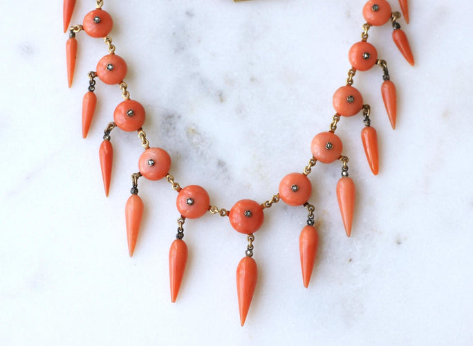 Boucles d'oreilles Parure ancienne - Collier, boucles d'oreilles et bague en or, argent et corail 58 Facettes