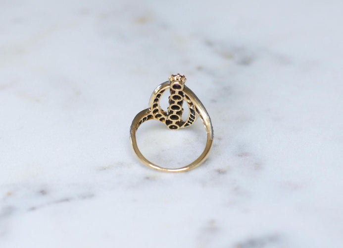 Bague 59 Belle Époque - Bague volutes en or jaune, platine, rubis et diamants 58 Facettes