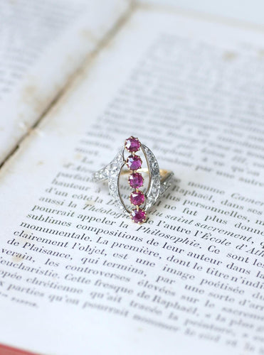 Bague 59 Belle Époque - Bague volutes en or jaune, platine, rubis et diamants 58 Facettes