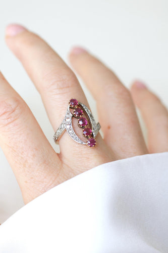 Bague 59 Belle Époque - Bague volutes en or jaune, platine, rubis et diamants 58 Facettes
