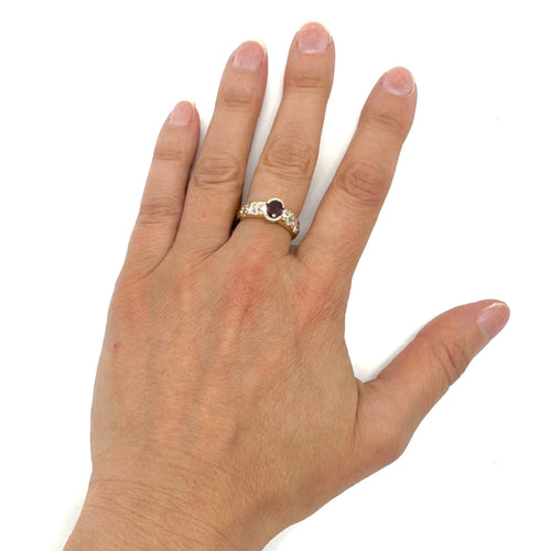 Bague 55 Bague en or jaune, rubis et diamants 58 Facettes Z15B51834