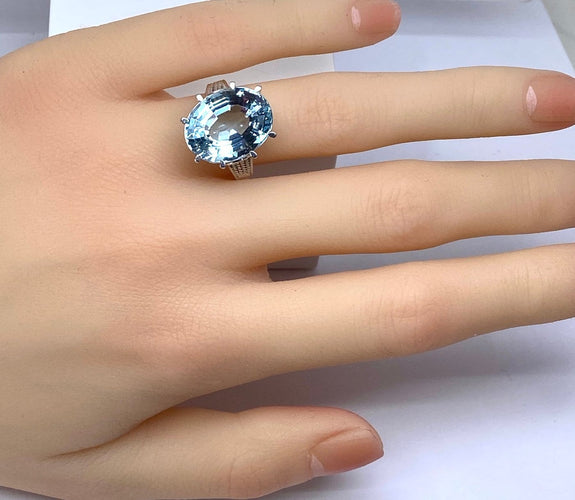 Bague Bague en or blanc 18 carats et aigue-marine 58 Facettes AB727