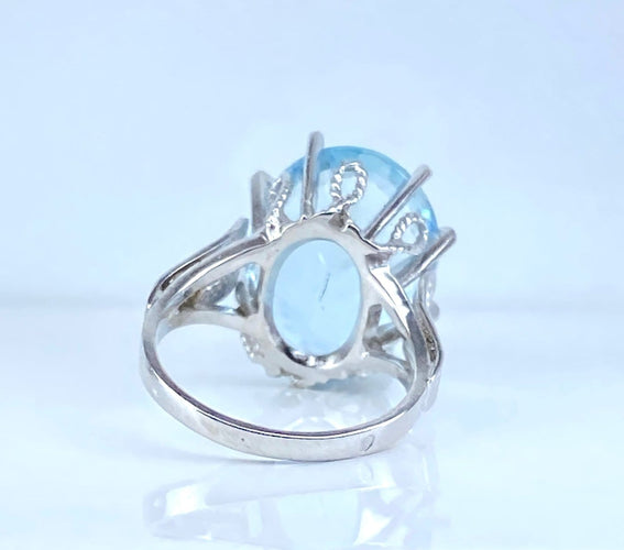 Bague Bague en or blanc 18 carats et aigue-marine 58 Facettes AB727