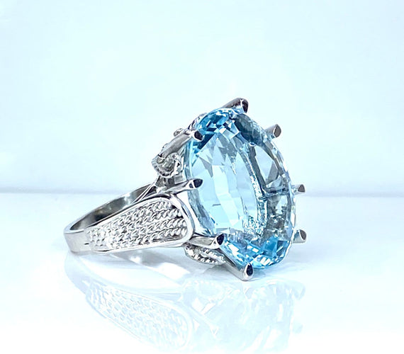 Bague Bague en or blanc 18 carats et aigue-marine 58 Facettes AB727