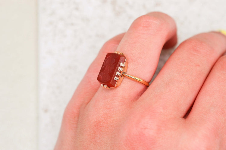 Bague 52 Bague intaille soldat antique en or jaune et cornaline 58 Facettes Ref4009