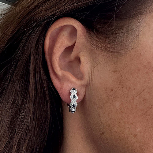 Boucles d'oreilles en or blanc avec saphirs et diamants 58 Facettes 40916
