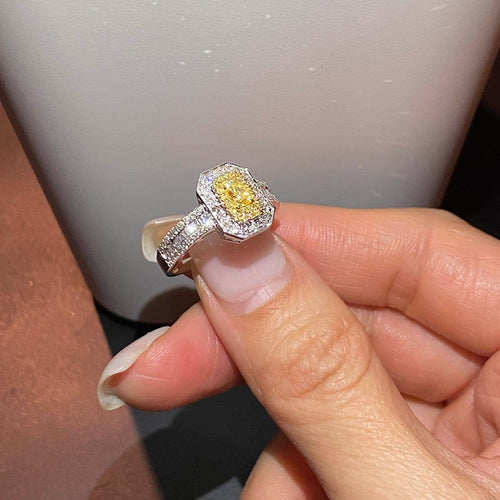 Bague 50 Bague diamant jaune taille émeraude en or blanc 18K et diamants 58 Facettes GBR1343WG