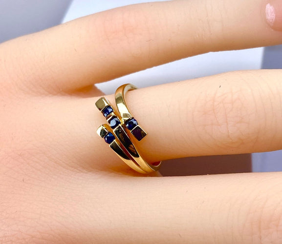 Bague 50 Bague en or jaune 18 carats et 4 saphirs 58 Facettes AB730