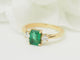 Bague 53 Bague en or jaune 18 kt avec émeraude et diamants 58 Facettes F5073