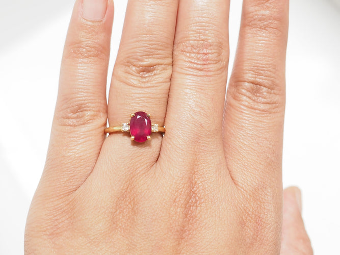 Bague 53 Bague rubis 2,59 ct et diamants en or jaune 18 ct 58 Facettes F5072