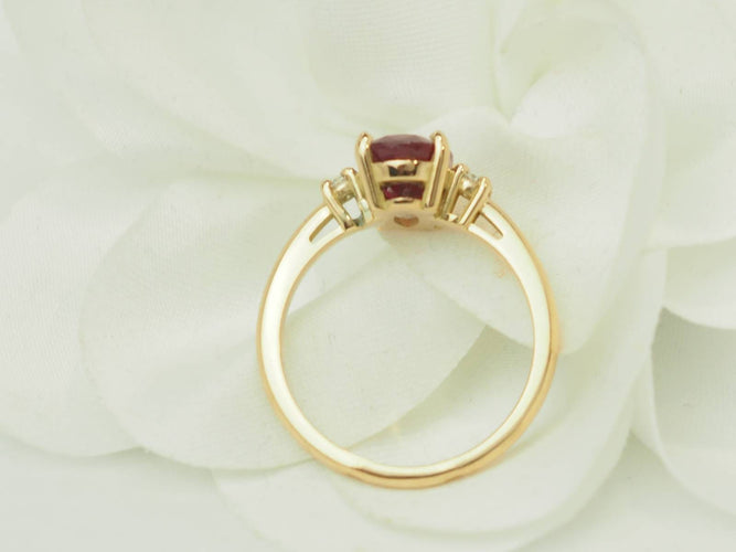 Bague 53 Bague rubis 2,59 ct et diamants en or jaune 18 ct 58 Facettes F5072