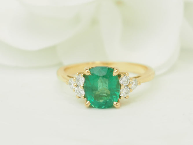Bague 56 Bague émeraude 2 ct en or jaune 18 kt et diamants 58 Facettes F5069