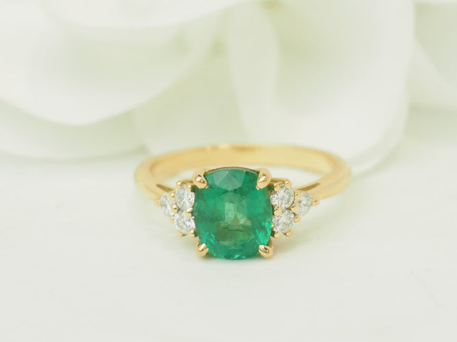 Bague 56 Bague émeraude 2 ct en or jaune 18 kt et diamants 58 Facettes F5069