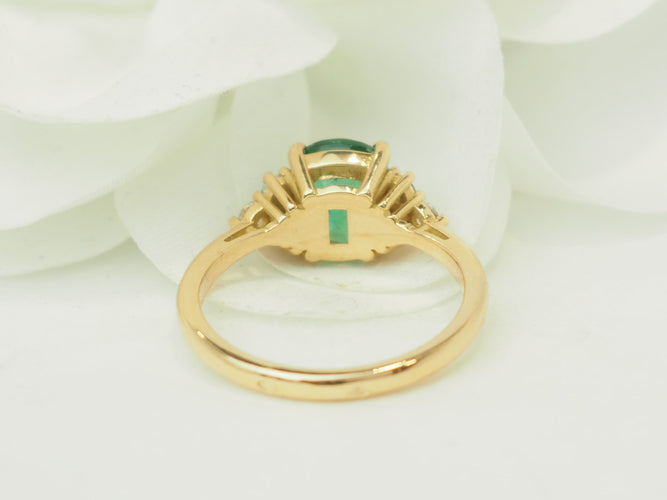 Bague 56 Bague émeraude 2 ct en or jaune 18 kt et diamants 58 Facettes F5069