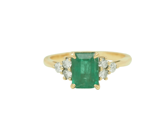 Bague 55 Bague en or jaune 18 kt, émeraude et diamants 58 Facettes F5071