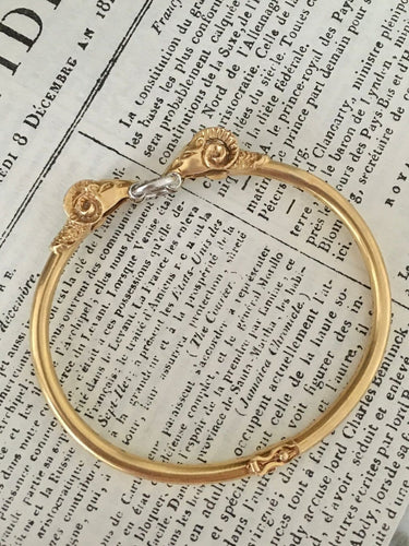 Bracelet Bracelet têtes de béliers en or jaune 18K et diamants 58 Facettes 267