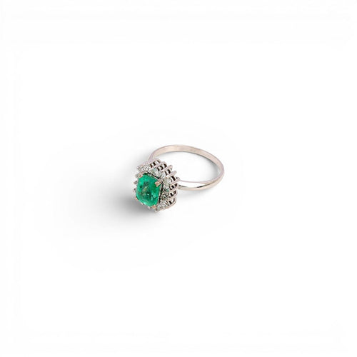 Bague 53 Bague en or blanc 18 carats, émeraude colombienne 1,28 ct et diamants 58 Facettes E39