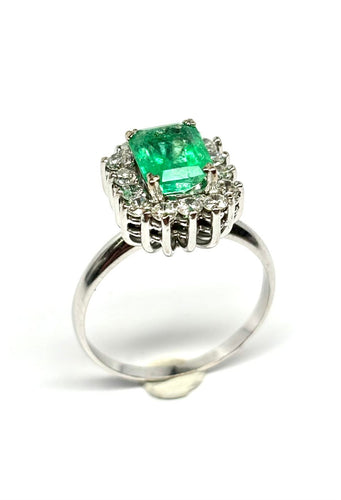 Bague 53 Bague en or blanc 18 carats, émeraude colombienne 1,28 ct et diamants 58 Facettes E39