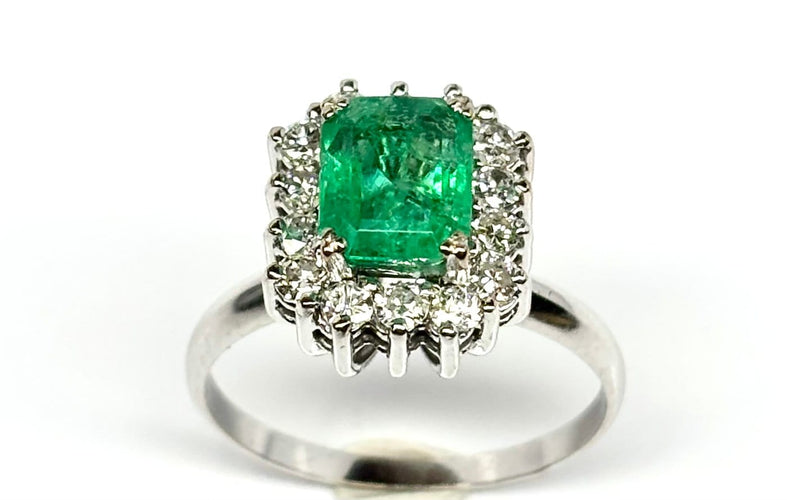 Bague 53 Bague en or blanc 18 carats, émeraude colombienne 1,28 ct et diamants 58 Facettes E39